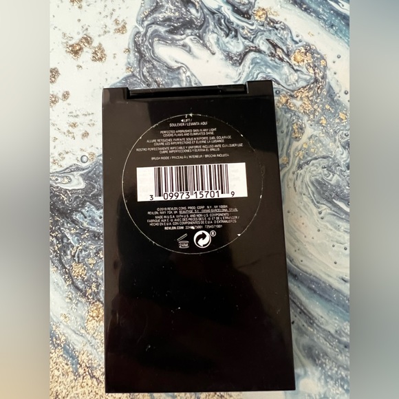 Revlon Blurring Powder - Picture 2 of 2